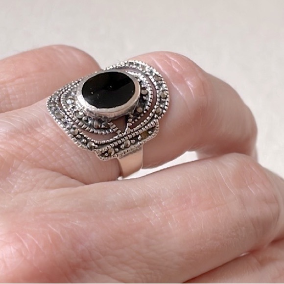 Vintage Silver Sterling 925 Onyx and Marcasite ring - Picture 7 of 7